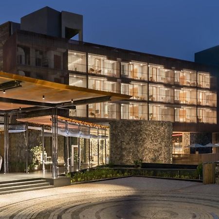 Radisson Resort And Spa ロナバラ エクステリア 写真 Radisson Hotel, Kathmandu