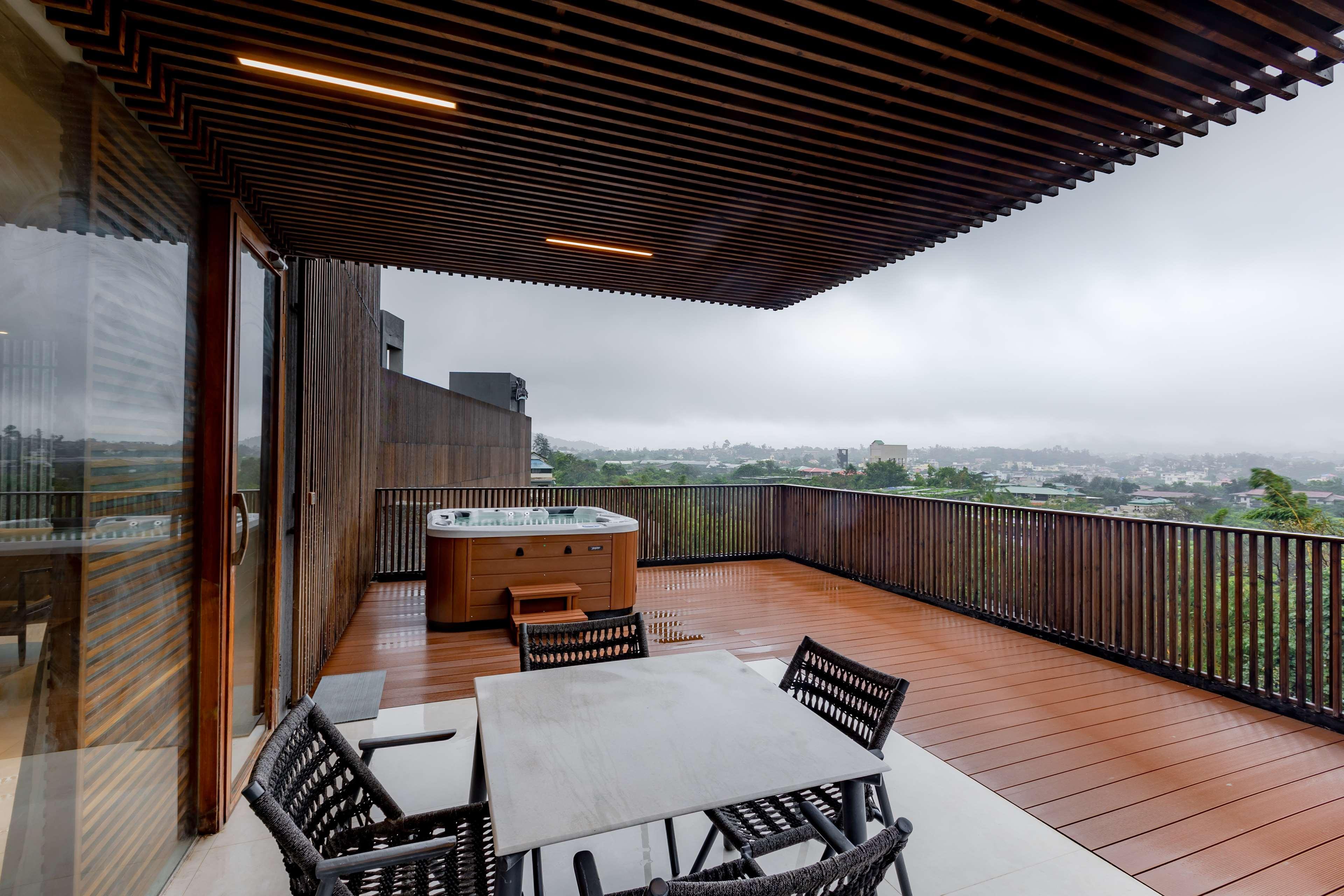 Radisson Resort And Spa ロナバラ エクステリア 写真 A rooftop terrace