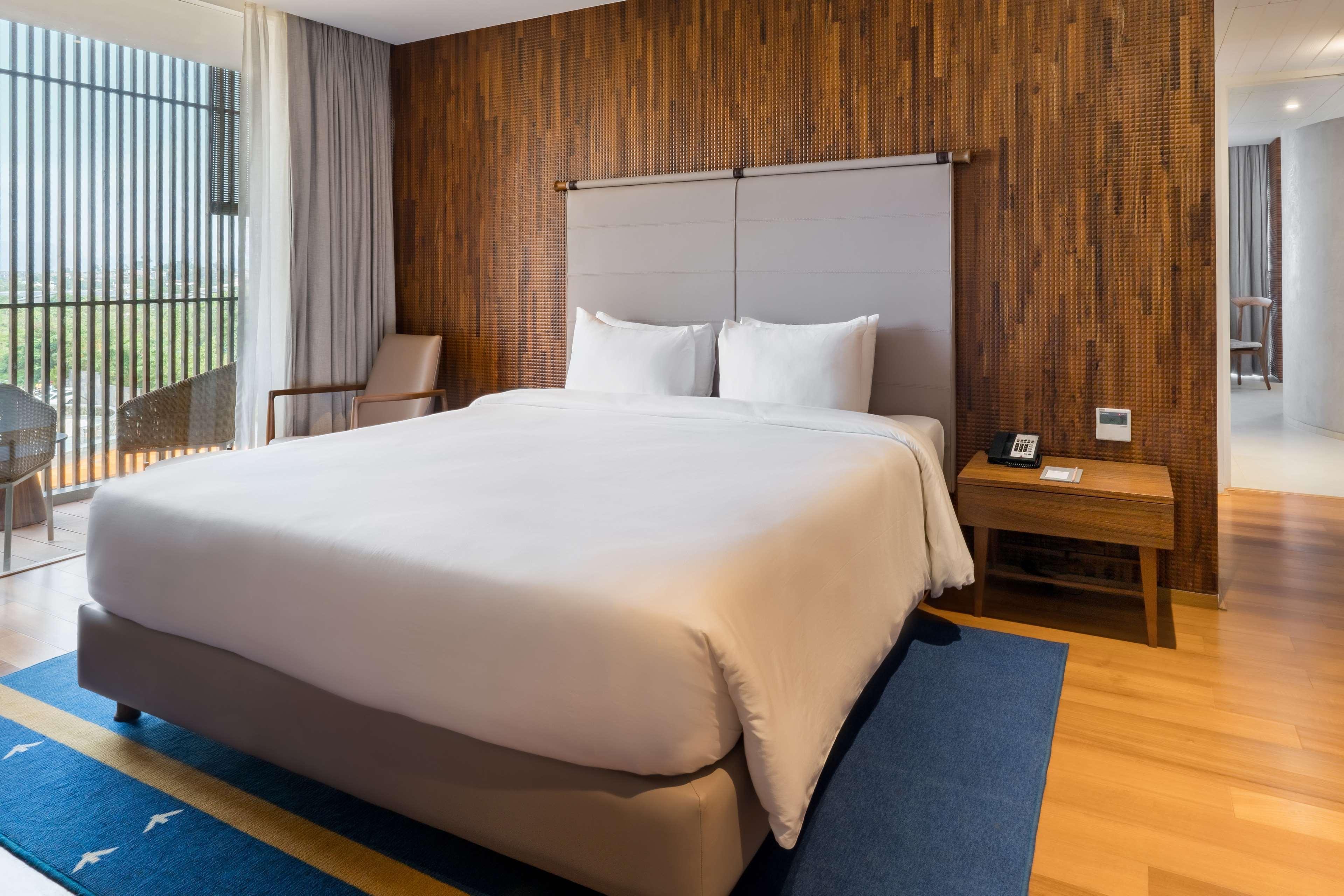 Radisson Resort And Spa ロナバラ エクステリア 写真 Deluxe Ocean View