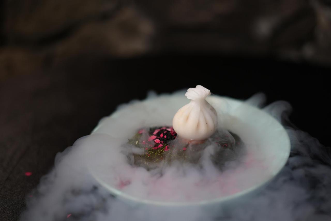Radisson Resort And Spa ロナバラ エクステリア 写真 A molecular gastronomy dish