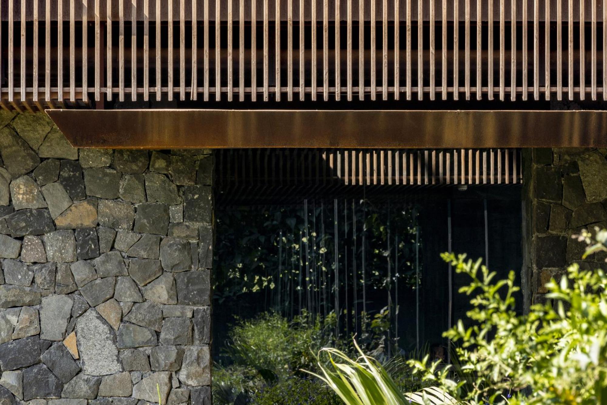 Radisson Resort And Spa ロナバラ エクステリア 写真 Detail of the house