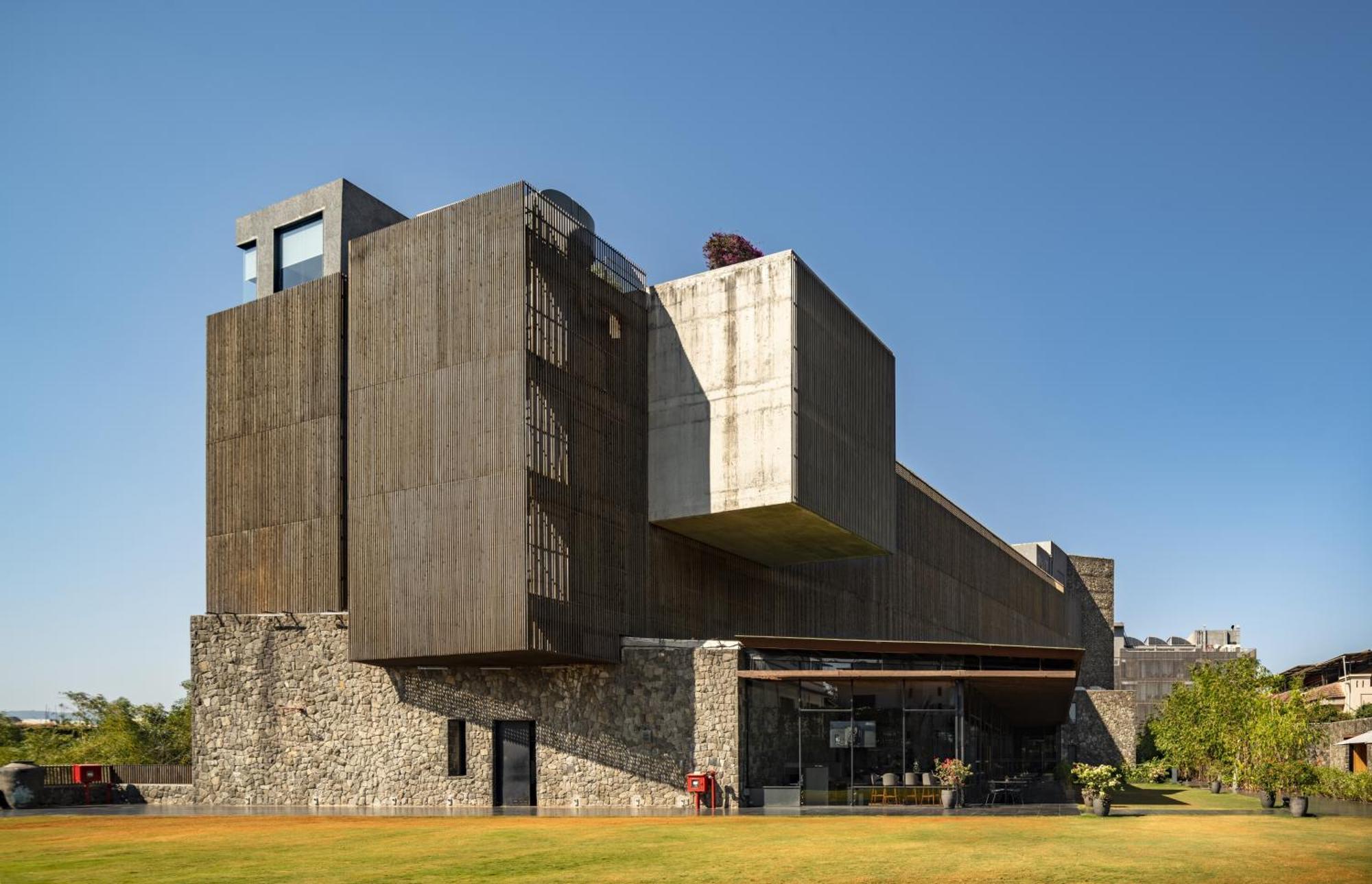 Radisson Resort And Spa ロナバラ エクステリア 写真 The Scottish Parliament