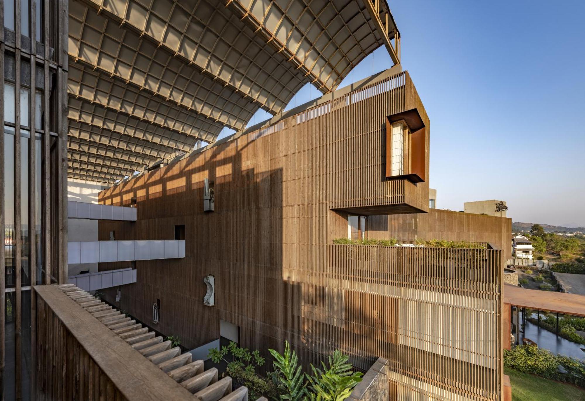 Radisson Resort And Spa ロナバラ エクステリア 写真 The building's exterior