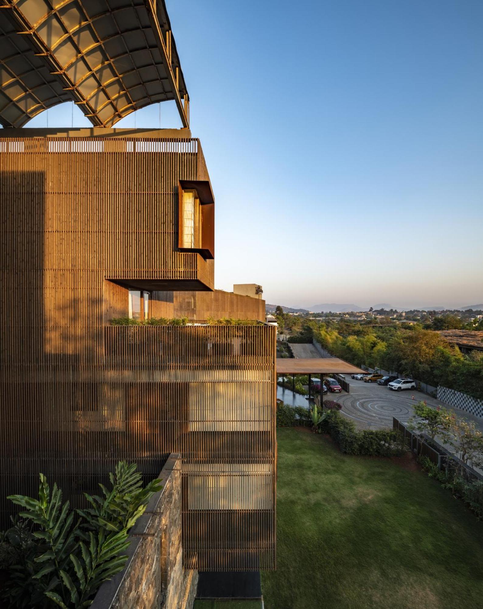 Radisson Resort And Spa ロナバラ エクステリア 写真 The building's exterior