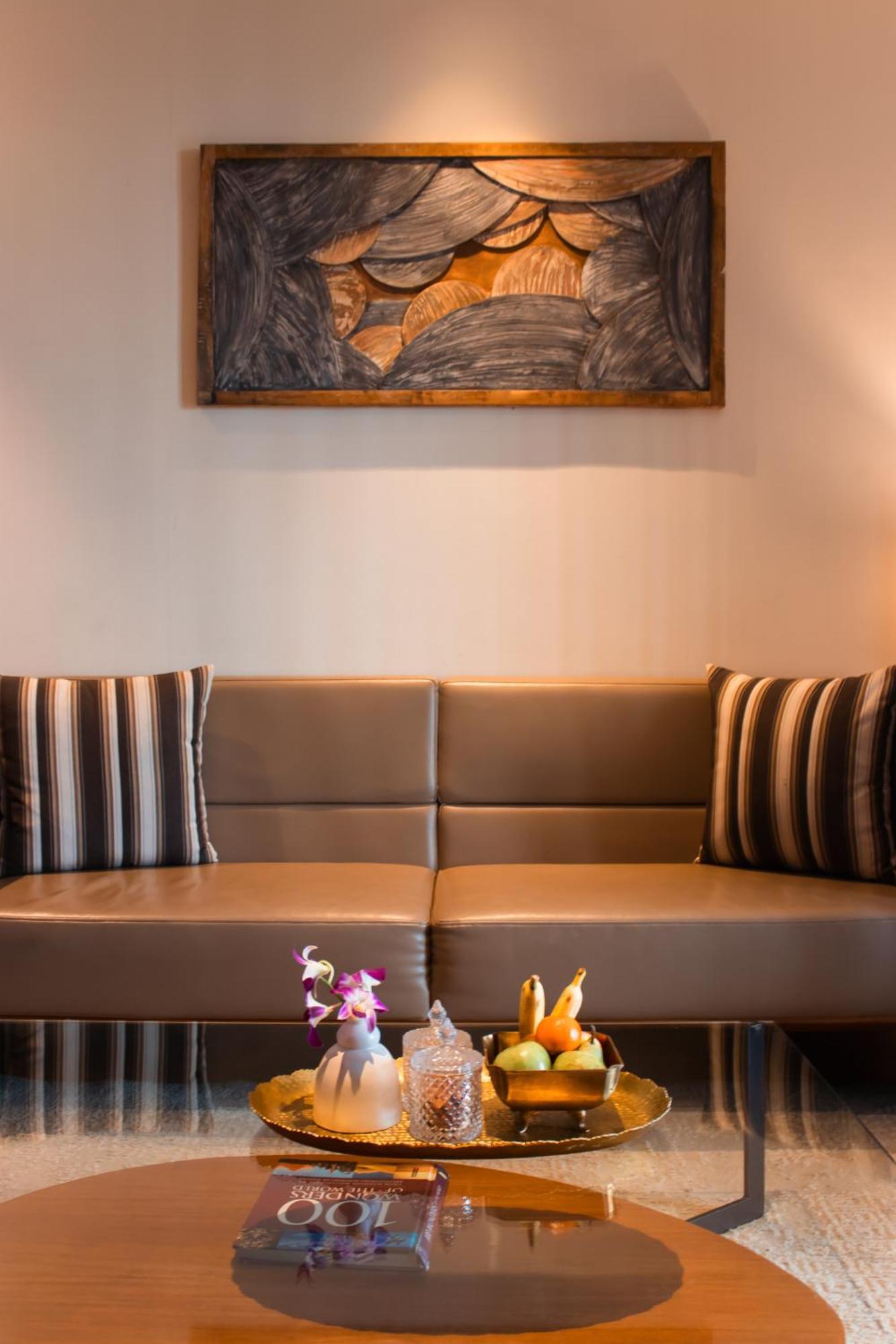 Radisson Resort And Spa ロナバラ エクステリア 写真 A sofa
